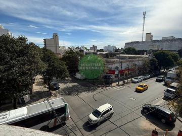 Amplia Terraza - A reciclar - 3 Dormitorios - Departamento a la venta en alta cordoba