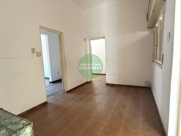 Amplia Terraza - A reciclar - 3 Dormitorios - Departamento a la venta en alta cordoba