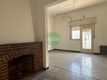 Amplia Terraza - A reciclar - 3 Dormitorios - Departamento a la venta en alta cordoba