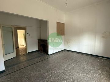 Amplia Terraza - A reciclar - 3 Dormitorios - Departamento a la venta en alta cordoba