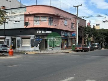 Amplia Terraza - A reciclar - 3 Dormitorios - Departamento a la venta en alta cordoba