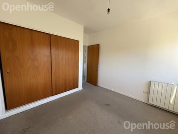 VENTA -EXCELENTE DEPATAMENTO 3 AMBIENTES EN BARRIO LAS MERCEDES-APTO CREDITO