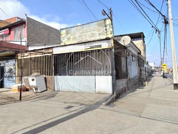 CASA ESQUINA CON LOCALES