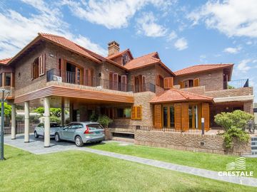 Venta  / permuta | Casa de 4 dormitorios con jardín y piscina | Rosario sur