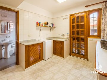 Venta  / permuta | Casa de 4 dormitorios con jardín y piscina | Rosario sur