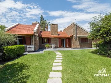 Venta  / permuta | Casa de 4 dormitorios con jardín y piscina | Rosario sur
