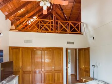 Venta  / permuta | Casa de 4 dormitorios con jardín y piscina | Rosario sur
