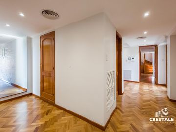 Venta  / permuta | Casa de 4 dormitorios con jardín y piscina | Rosario sur