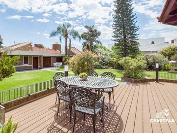 Venta  / permuta | Casa de 4 dormitorios con jardín y piscina | Rosario sur