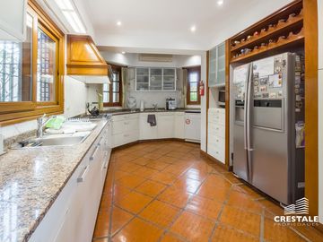 Venta  / permuta | Casa de 4 dormitorios con jardín y piscina | Rosario sur