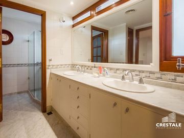 Venta  / permuta | Casa de 4 dormitorios con jardín y piscina | Rosario sur