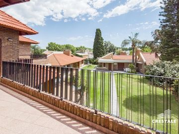 Venta  / permuta | Casa de 4 dormitorios con jardín y piscina | Rosario sur