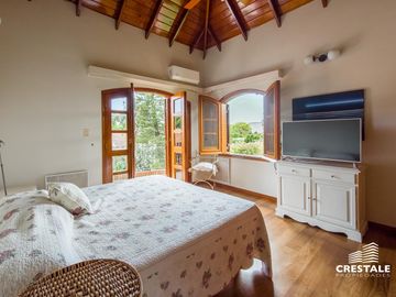 Venta  / permuta | Casa de 4 dormitorios con jardín y piscina | Rosario sur
