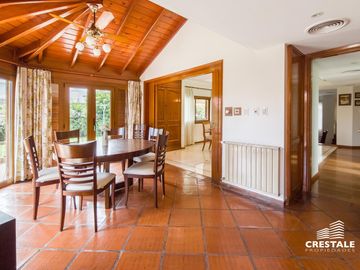 Venta  / permuta | Casa de 4 dormitorios con jardín y piscina | Rosario sur