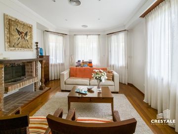 Venta  / permuta | Casa de 4 dormitorios con jardín y piscina | Rosario sur