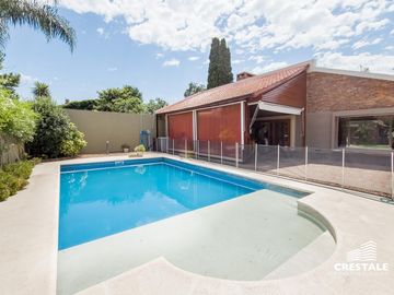 Venta  / permuta | Casa de 4 dormitorios con jardín y piscina | Rosario sur