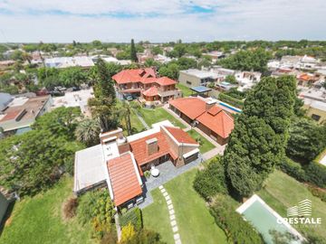 Venta  / permuta | Casa de 4 dormitorios con jardín y piscina | Rosario sur
