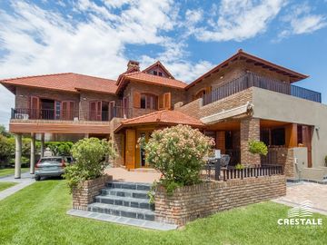 Venta  / permuta | Casa de 4 dormitorios con jardín y piscina | Rosario sur