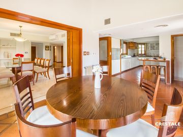 Venta  / permuta | Casa de 4 dormitorios con jardín y piscina | Rosario sur