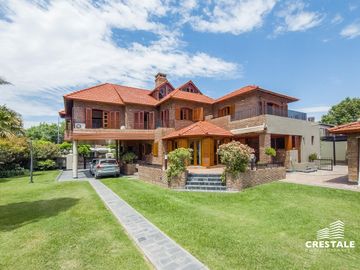 Venta  / permuta | Casa de 4 dormitorios con jardín y piscina | Rosario sur