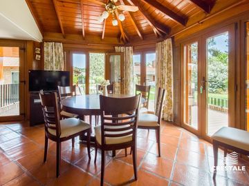 Venta  / permuta | Casa de 4 dormitorios con jardín y piscina | Rosario sur