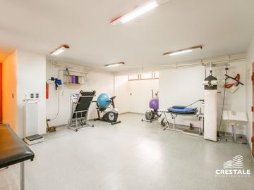 Venta  / permuta | Casa de 4 dormitorios con jardín y piscina | Rosario sur