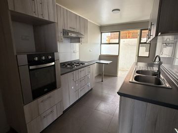 ARRIENDO BOSQUE REAL.