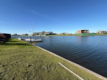 Terreno en venta.Los Puentes.Nordelta. A la laguna