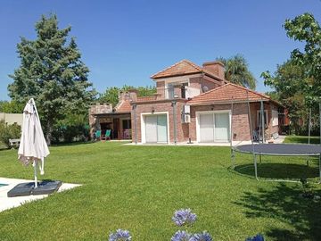 Casa en Barrio Cardales Village
