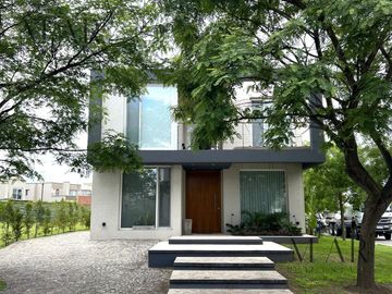 Casa en Venta 4 dorm en Las Tipas, Nordelta