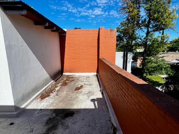 Duplex 3 dormitorios cochera y patio en el Corazón de Fisherton