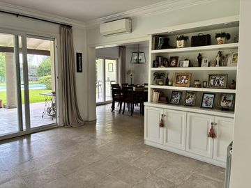 Casa en Venta 10 Ambientes en Ayres de Pilar