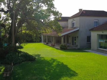 Casa en Venta 10 Ambientes en Ayres de Pilar