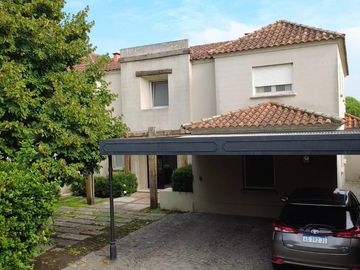 Casa en Venta 10 Ambientes en Ayres de Pilar