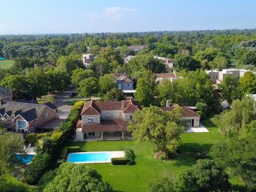Casa en Venta 10 Ambientes en Ayres de Pilar