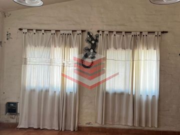 CASA EN VENTA EN SIQUIMAN SOBRE RUTA 38 MAS LOCAL COMERCIAL Y PISCINA PARQUE DE 5000 MS