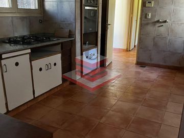 CASA EN VENTA EN SIQUIMAN SOBRE RUTA 38 MAS LOCAL COMERCIAL Y PISCINA PARQUE DE 5000 MS