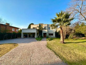 Casa en Venta en Pilar, Barrio Cerrado La Peregrina - 5 ambientes