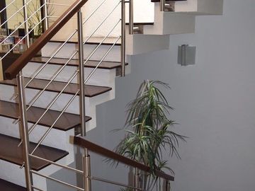 CASA  EQUIPADA y  SEMI-AMUEBLADA en RENTA en CUMBRES ELITE