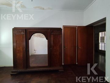 CASA EN VENTA | 2 PLANTAS | CALLE 54 E/ 8 Y 9 – MICROCENTRO LA PLATA