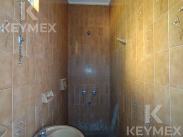 CASA EN VENTA | 2 PLANTAS | CALLE 54 E/ 8 Y 9 – MICROCENTRO LA PLATA
