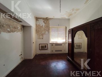 CASA EN VENTA | 2 PLANTAS | CALLE 54 E/ 8 Y 9 – MICROCENTRO LA PLATA