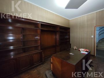 CASA EN VENTA | 2 PLANTAS | CALLE 54 E/ 8 Y 9 – MICROCENTRO LA PLATA