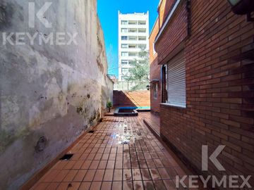 CASA EN VENTA | 2 PLANTAS | CALLE 54 E/ 8 Y 9 – MICROCENTRO LA PLATA