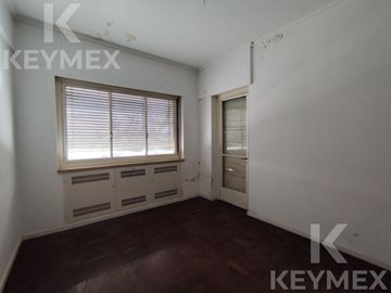 CASA EN VENTA | 2 PLANTAS | CALLE 54 E/ 8 Y 9 – MICROCENTRO LA PLATA
