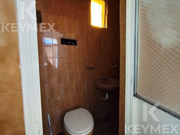CASA EN VENTA | 2 PLANTAS | CALLE 54 E/ 8 Y 9 – MICROCENTRO LA PLATA