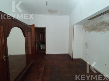 CASA EN VENTA | 2 PLANTAS | CALLE 54 E/ 8 Y 9 – MICROCENTRO LA PLATA