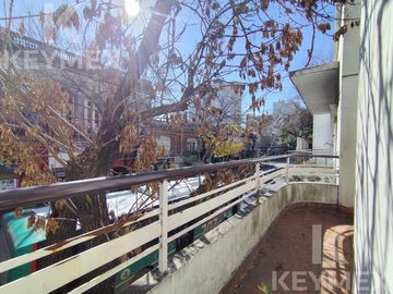 CASA EN VENTA | 2 PLANTAS | CALLE 54 E/ 8 Y 9 – MICROCENTRO LA PLATA
