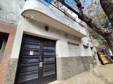 CASA EN VENTA | 2 PLANTAS | CALLE 54 E/ 8 Y 9 – MICROCENTRO LA PLATA