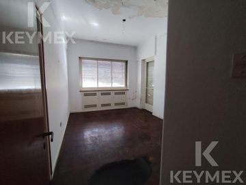 CASA EN VENTA | 2 PLANTAS | CALLE 54 E/ 8 Y 9 – MICROCENTRO LA PLATA